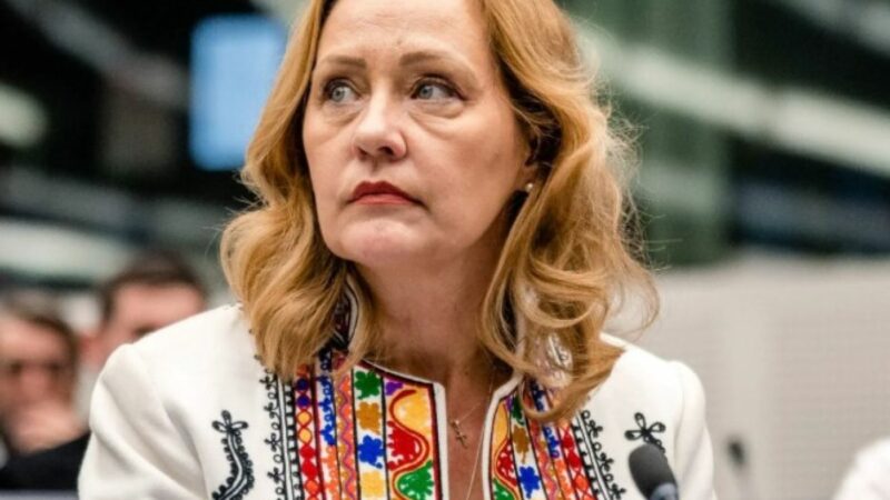 Elena Lasconi, pe mâna medicilor. A fost operată de urgență