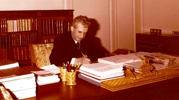 Nicolae Ceaușescu și-a ignorat propria sănătate pentru a părea „tânăr”. Decizia a dat de furcă Securității 