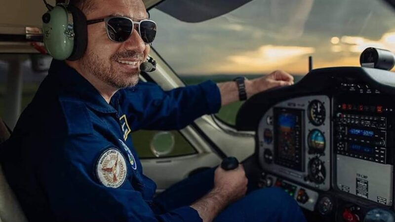 Mihai de la Hi-Q, acum pilot, spune ce reacție are atunci când pasagerii aplaudă la aterizare