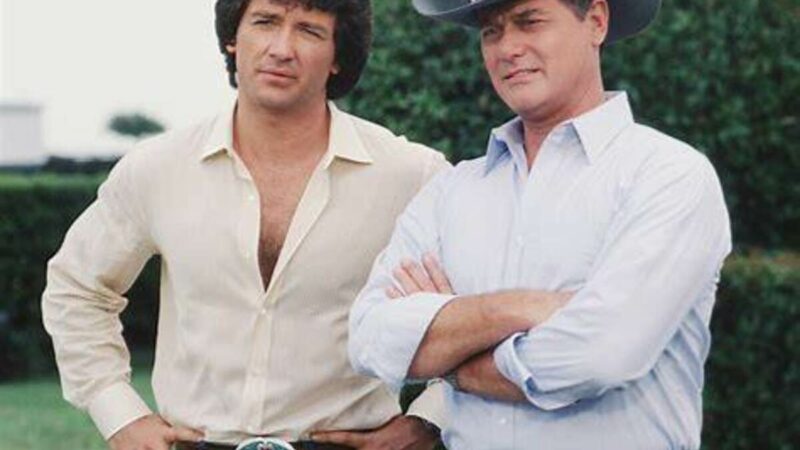 Ce făceau Bobby și J.R. în pauzele de filmare la serialul Dallas. Actorii Patrick Duffy și Larry Hagman n-au fost uitați nici azi