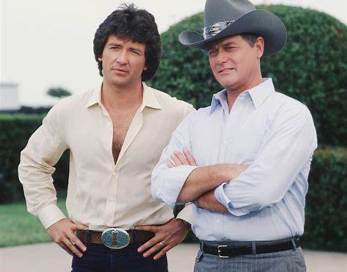 Ce făceau Bobby și J.R. în pauzele de filmare la serialul Dallas. Actorii Patrick Duffy și Larry Hagman n-au fost uitați nici azi