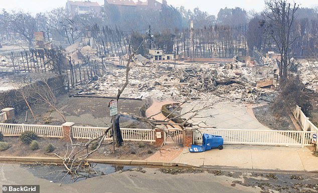 Incendiul din Los Angeles a lăsat în urmă un peisaj apocaliptic. Imagini șocante cu dezastrul de după 