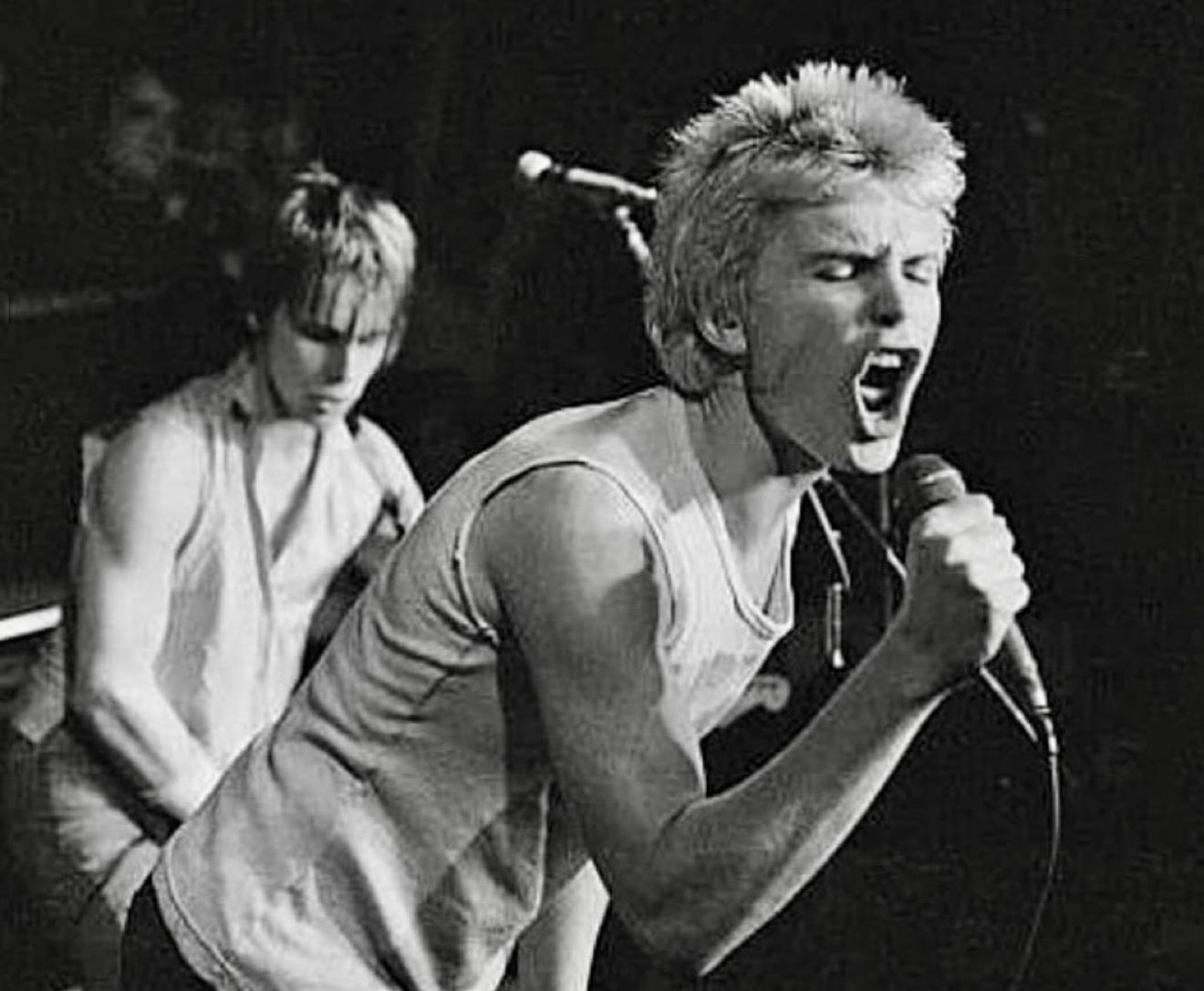 Billy Idol, starul anilor ’80, a ajuns o epavă. Alcoolul și drogurile au lăsat urme