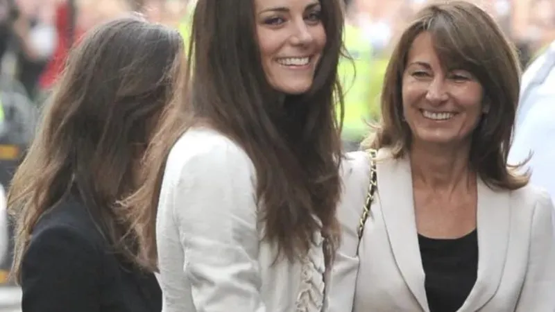 Secretul siluetei mamei lui Kate Middleton, care arată incredibil la 70 de ani. Carole Middleton nu se ferește de alcool