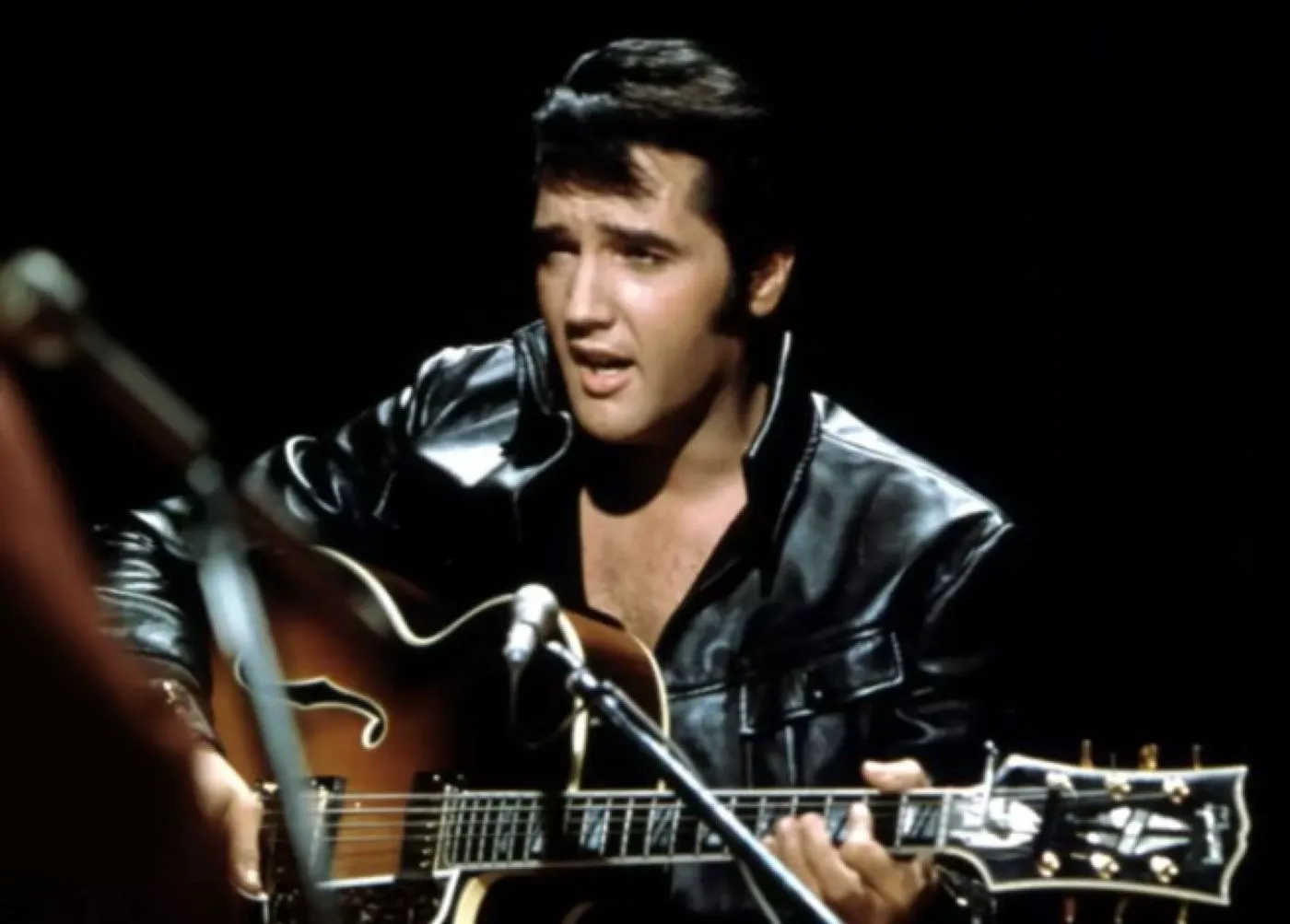 Autopsia lui Elvis Presley va fi făcută publică în 2027. Speculații privind moartea Regelui