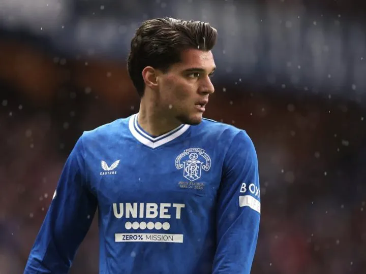 Ianis Hagi trece prin „febra primului copil”. Fiul legendarului fotbalist stârnește râsul mămicilor