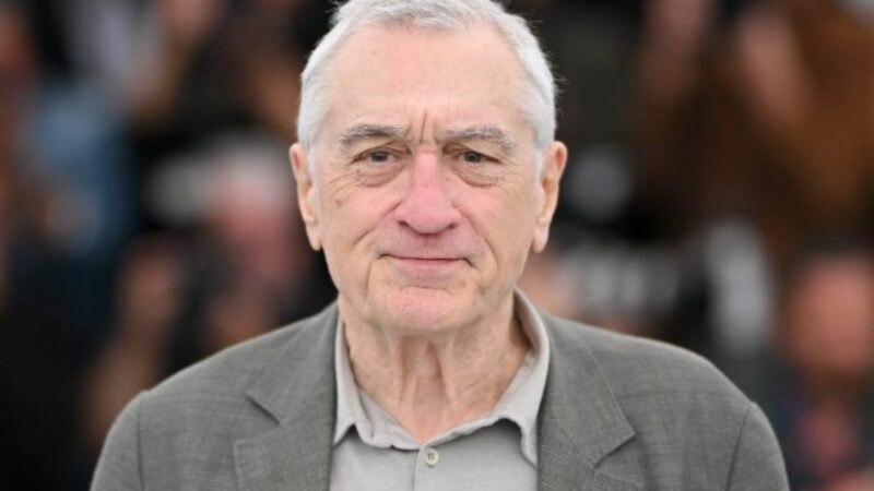 Robert De Niro „încearcă din răsputeri” să fie un tată bun pentru cei șapte copii ai săi. Micuța Gia e dulce foc. Foto