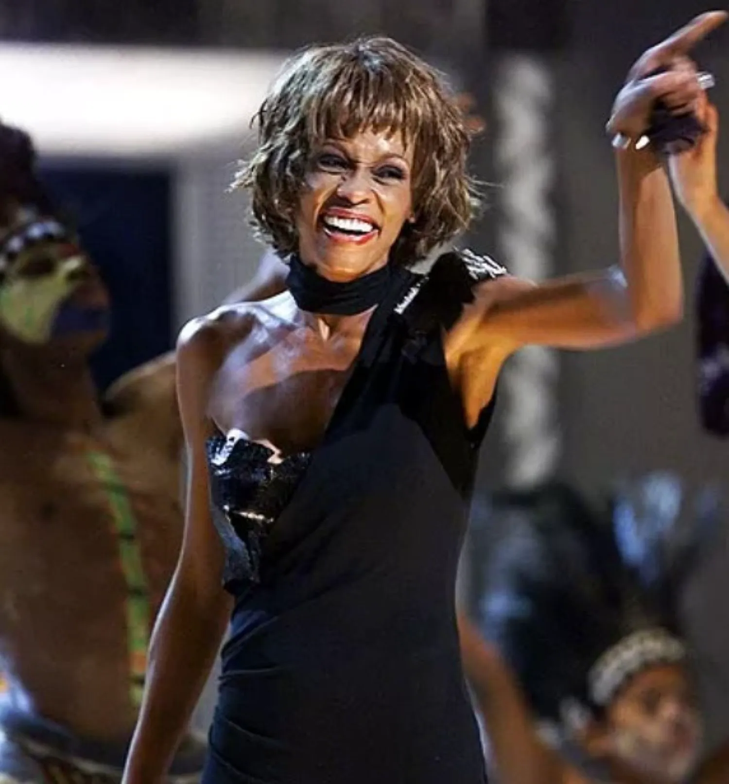 Bodyguardul lui Whitney Houston spune adevărul despre ororile prin care a trecut aceasta. Viața artistei a bătut celebrul film