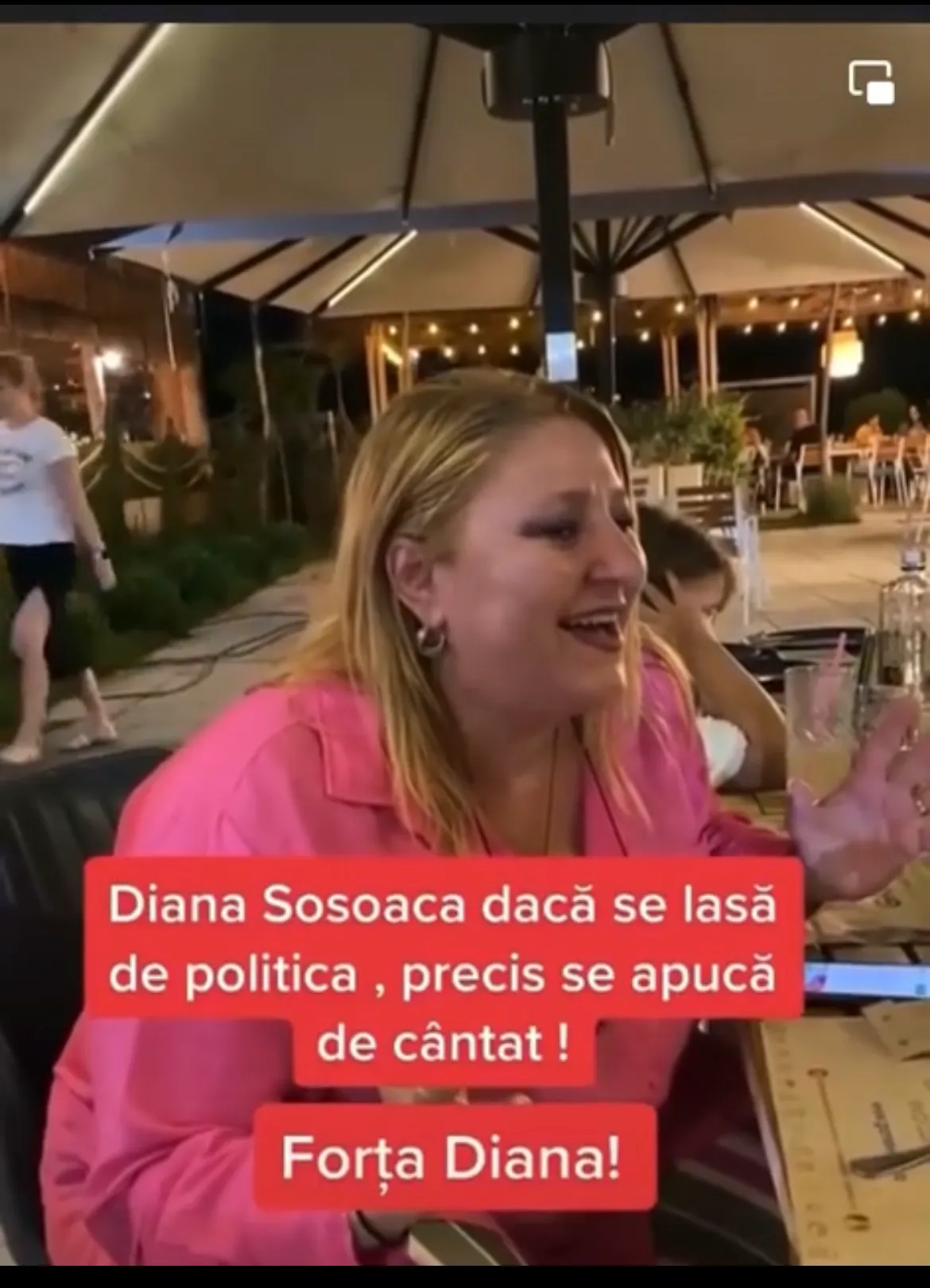 Diana Șoșoacă arată unul dintre nenumăratele ei talente. Pe lângă politică, se pricepe și la cântat. Video 