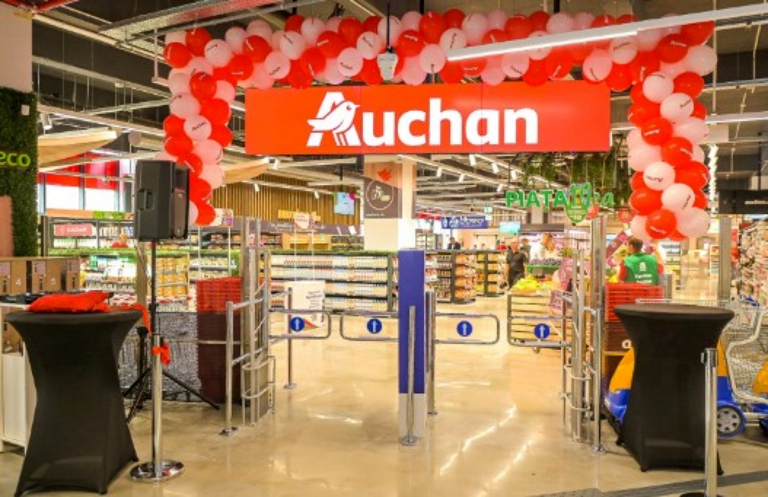 Se fac angajări la Auchan