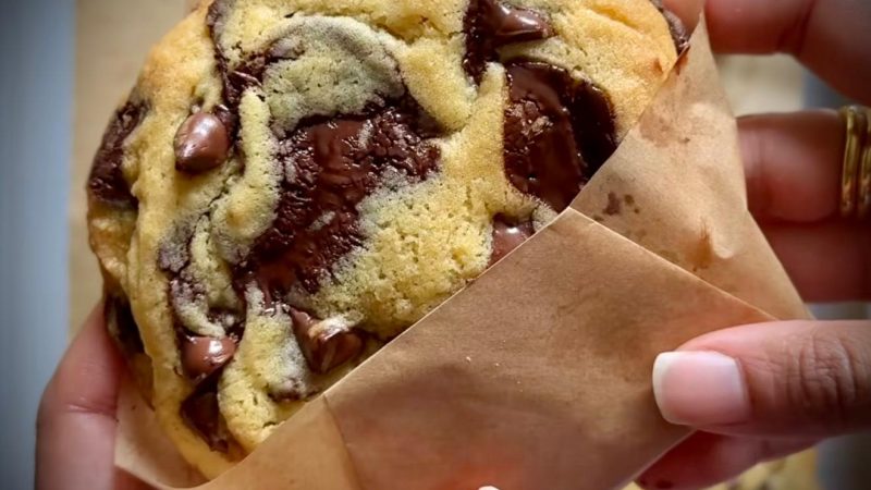 Rețeta americană de Chocolate Chip Cookies – Biscuiți delicioși cu multă ciocolată