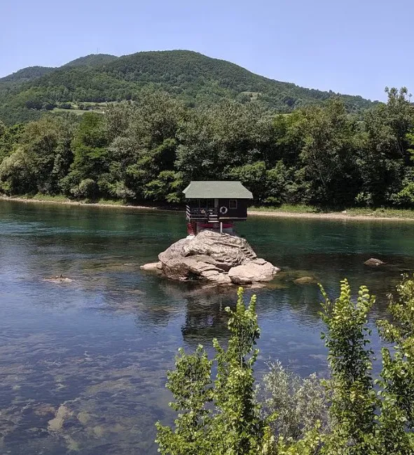 Cele mai mici case din lume. Sunt frumoase ca niște bijuterii rare