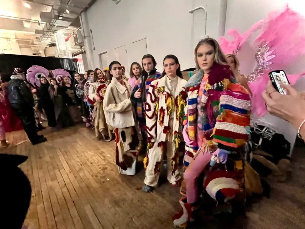 Exclusiv. O româncă la New York Fashion Week. I-a impresionat pe americani cu hainele ei