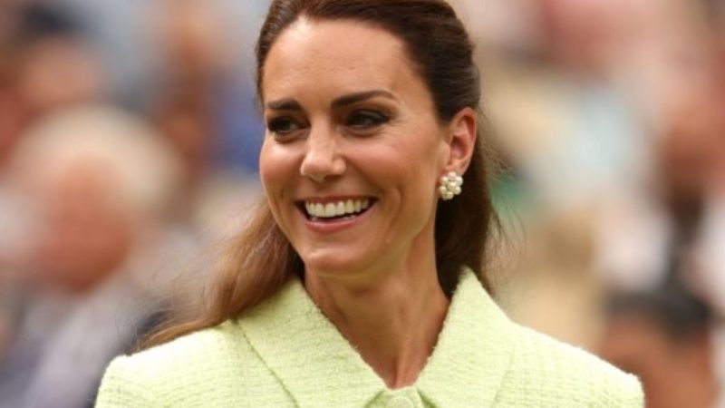 Noi dezvăluiri despre viața lui Kate Middleton. De la clubul femeilor care beau alcool, la porecla secretă pusă de colegi