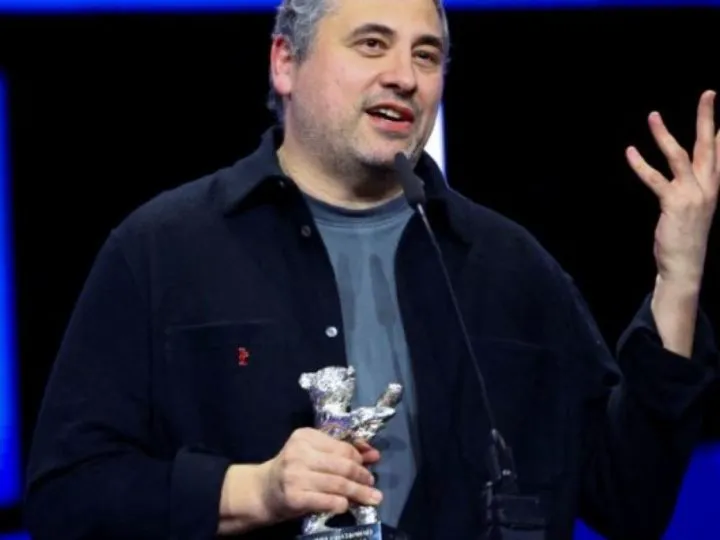 Aplauze fără sfârșit pentru Radu Jude la Cannes. Primul său film în limba franceză a impresionat sala – Video