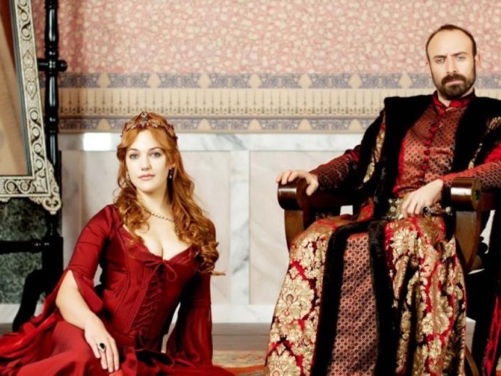 Sultana Hurrem și Suleyman Magnificul au lăsat palatul pentru o nouă poveste de iubire. Sunt mai apropiați ca niciodată după 15 ani