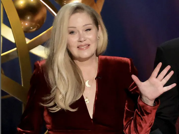 Christina Applegate, condamnată. Nu se mai poate ridica din pat