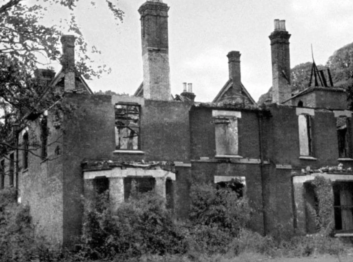 Borley Rectory, locul unde fantomele scriu, dansează și se plimbă cu trăsura. Întâmplări paranormale care au îngrozit Anglia