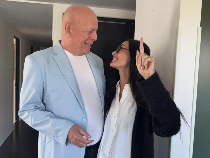 Demi Moore și Bruce Willis au fost socrii în weekend. Fiica lor cea mică a făcut nuntă în pădure