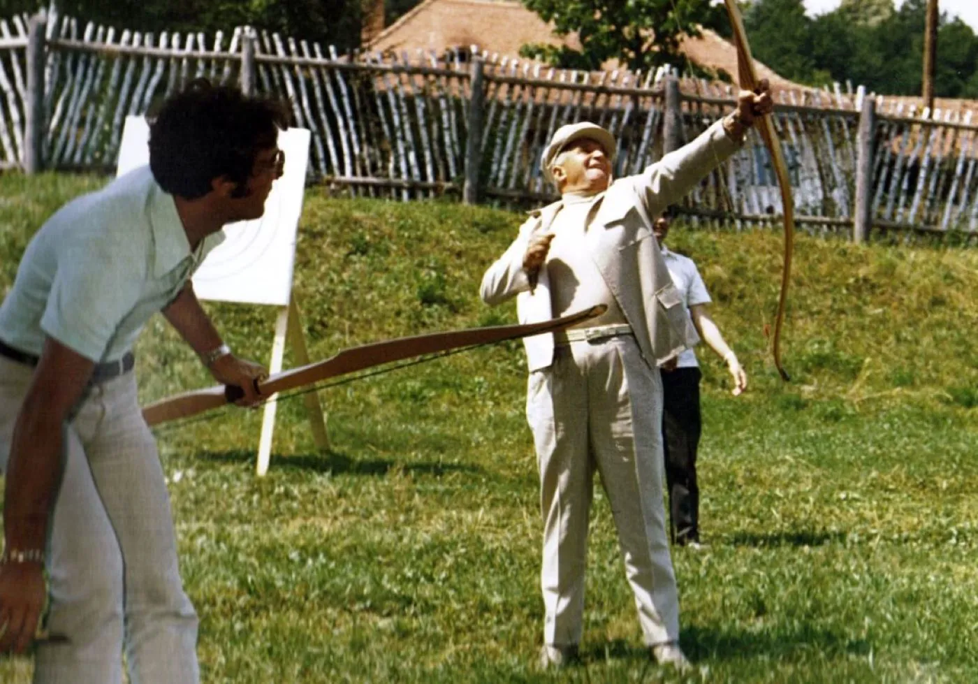 Nicolae Ceaușescu, un personaj meticulos, dar plin de ciudățenii. Secretele costumelor fostului dictator