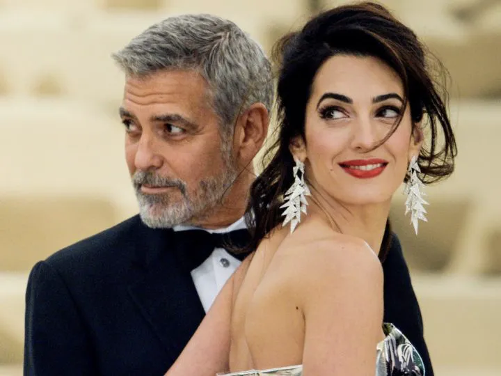 George Clooney, în plină criză a vârstei mijlocii. „Lupul argintiu” de la Hollywood s-a vopsit! Foto