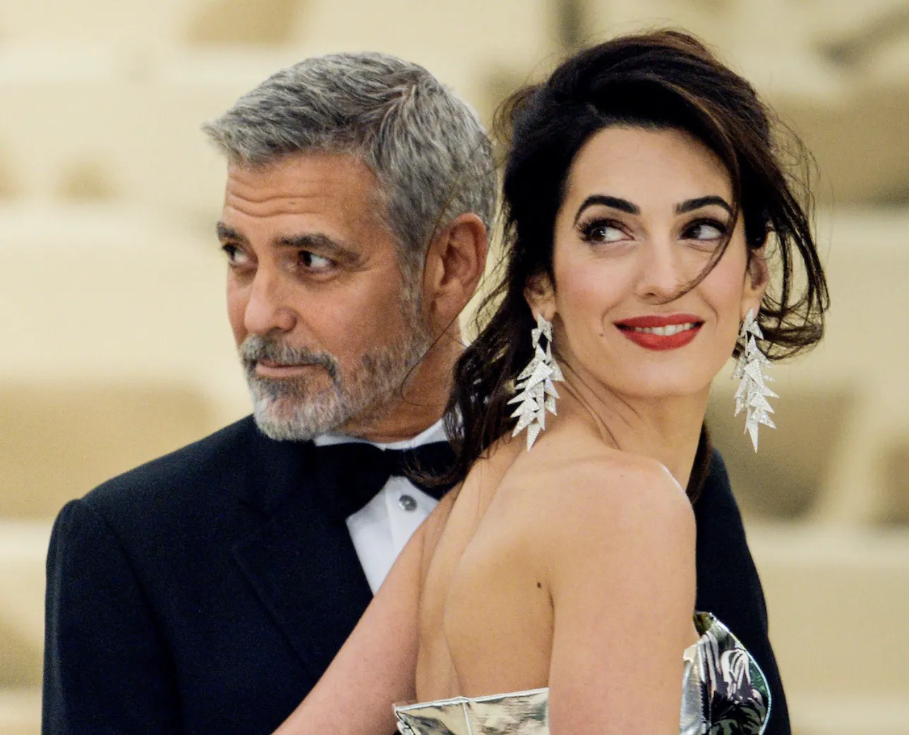 George Clooney, în plină criză a vârstei mijlocii. „Lupul argintiu” de la Hollywood s-a vopsit! Foto