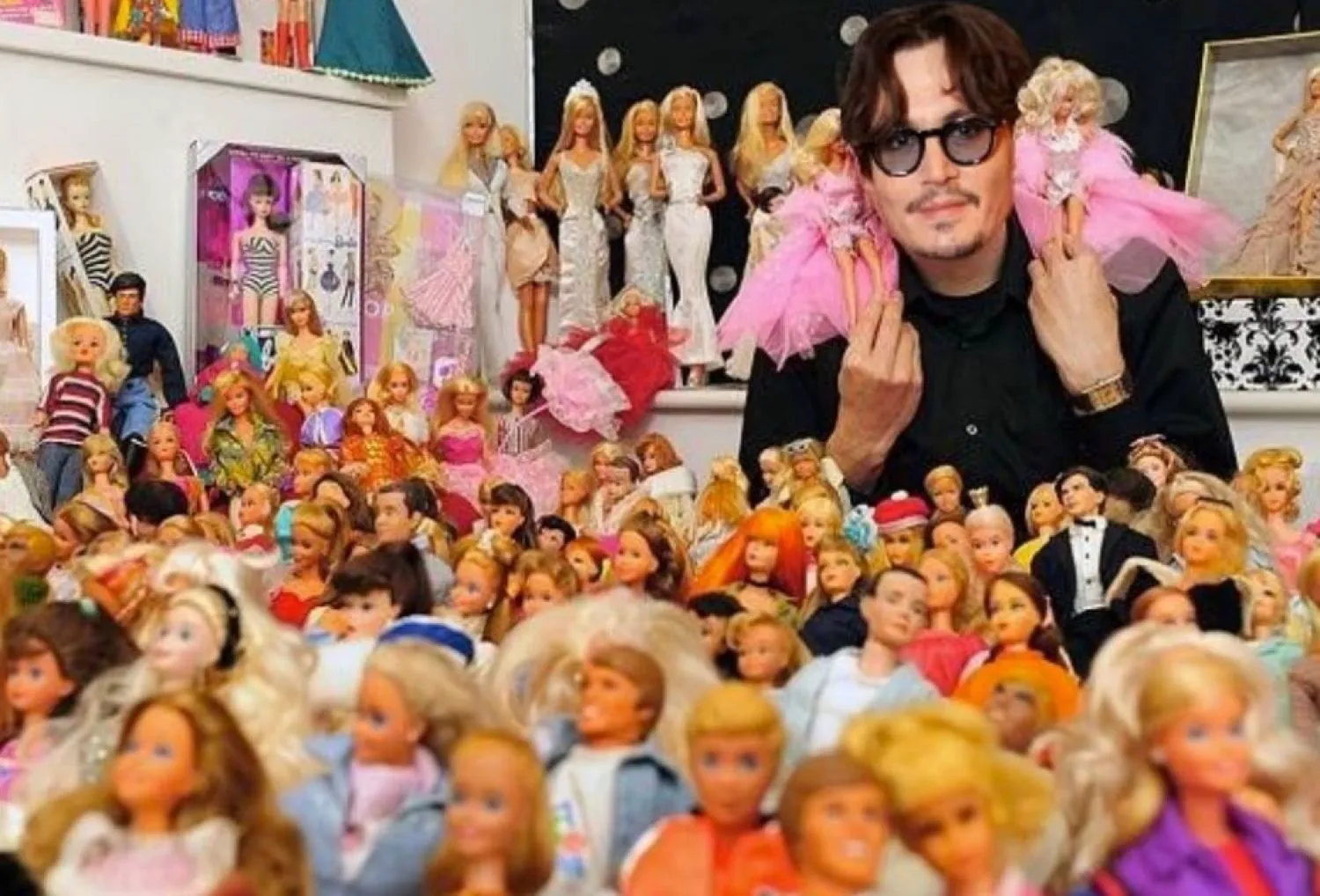 Excentricul Johnny Depp și secretele sale. Îi plac gândacii mari, iubește păpușile Barbie și refuză dușurile 