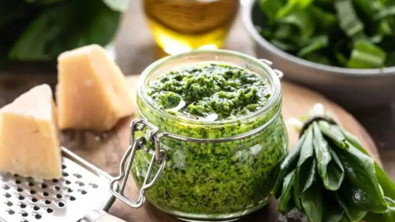 Pesto de leurdă. Rețeta simplă și aromată din Postul Paștelui care se prepară în doar zece minute