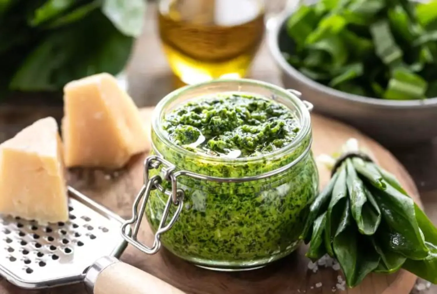 Pesto de leurdă. Rețeta simplă și aromată din Postul Paștelui care se prepară în doar zece minute