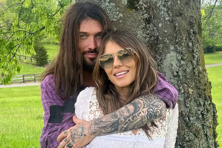 Billy Ray Cyrus a spus cum a început relația cu Elizabeth Hurley. Un gest neașteptat a declanșat totul 