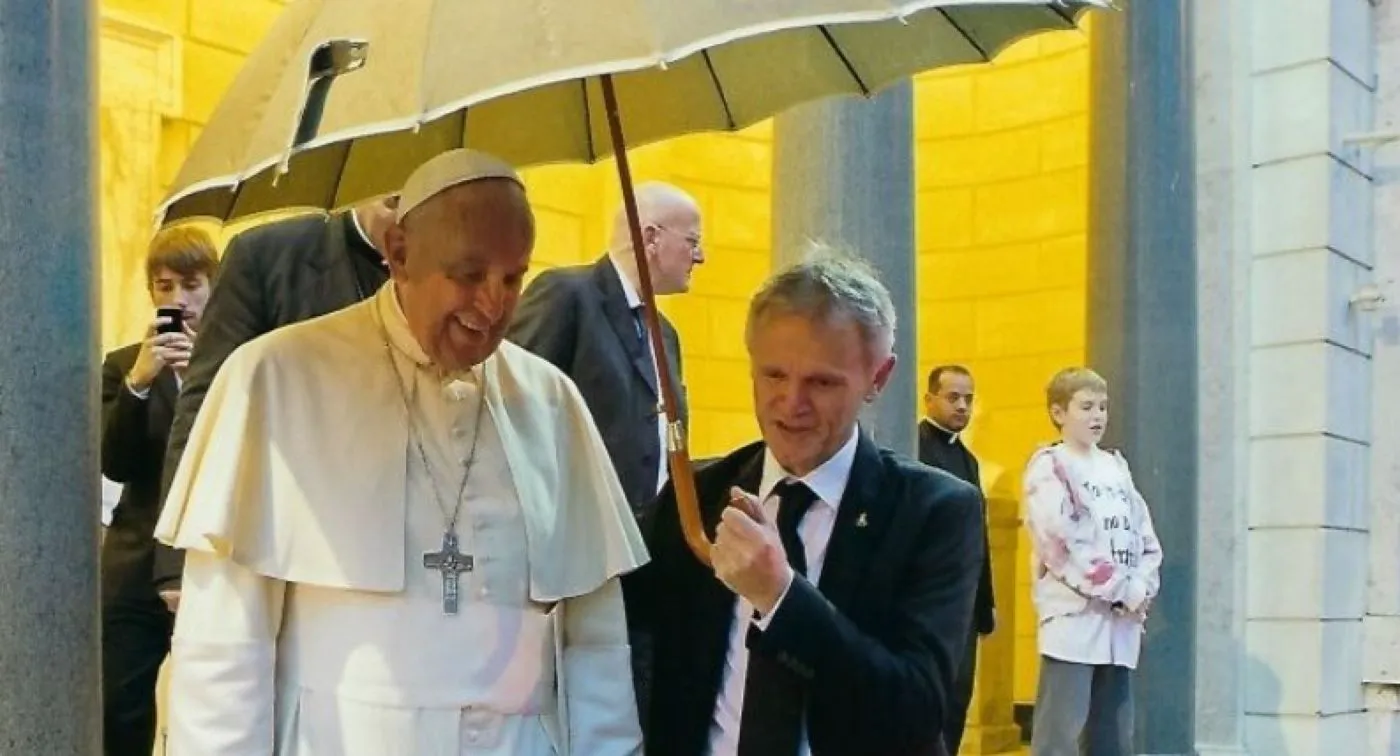 Bucătarul papilor spune preferințele culinare ale Papei Ioan Paul al II-lea și al Papei Francisc. „Îi plăcea să aibă o tavă cu fructe de sezon în mijlocul mesei”