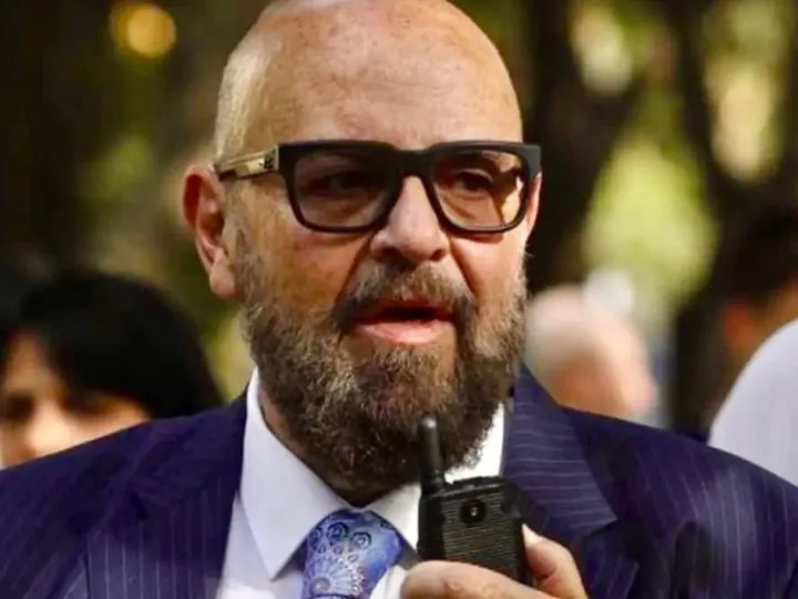 Fiul lui Cristian Popescu Piedone le dă peste nas cârcotașilor. Cât costă de fapt pantofii primarului sectorului 5