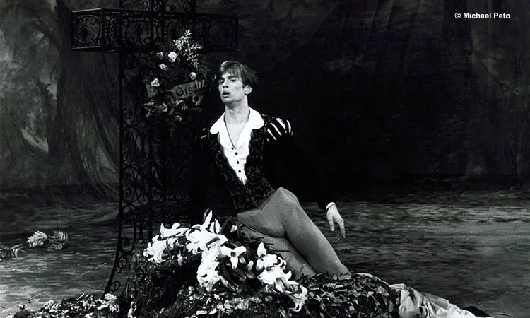 Rudolf Nureyev, balerinul care a fugit de KGB și a făcut istorie. Povestea vieții și mormântul unic ce reflectă ultima sa dorință 