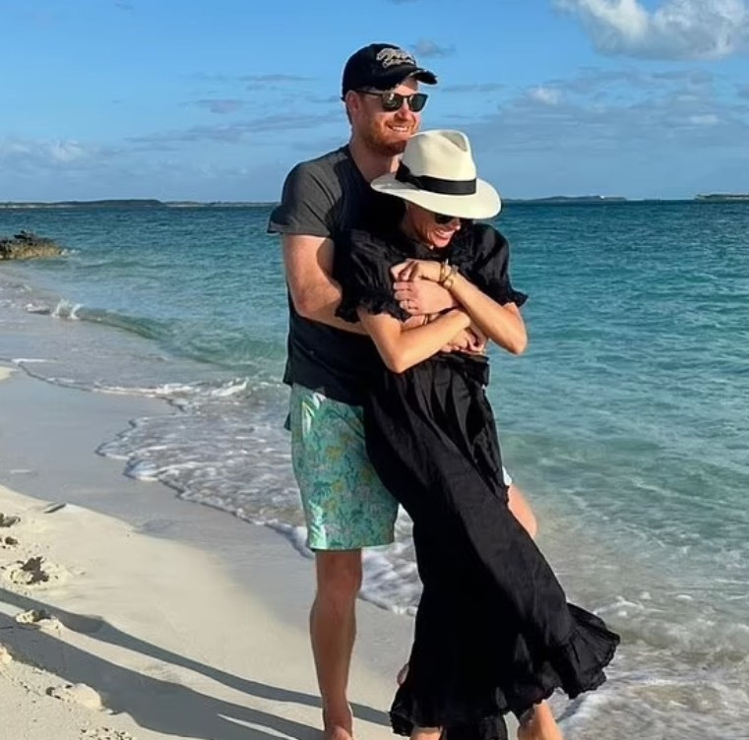 Prințul Harry și Meghan Markle au sărbătorit succesul noii afaceri. Fotografii de colecție alături de copii 