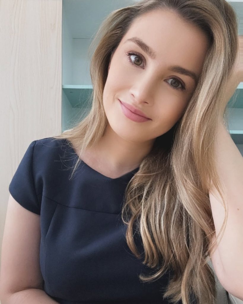 Irina, fosta lui Liviu Dragnea, frânge inimi. Blonda începe din nou să-și arate fața – FOTO