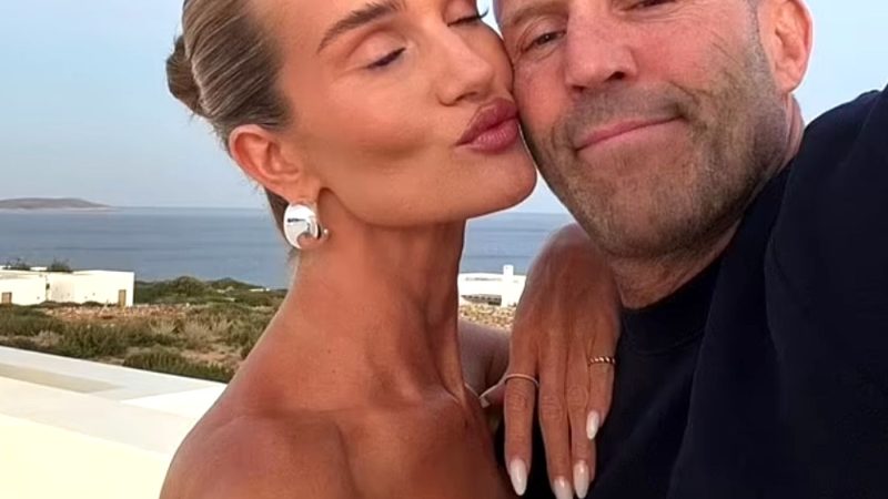 Adelina Pestrițu și Jason Statham, întâlnire surpriză în Antalya. Actorul, alături de Rosie Huntington-Whiteley și copii