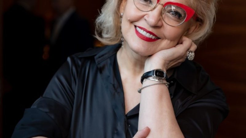 Mihaela Tatu, apariție fabuloasă la 62 de ani. A defilat în rochie de epocă – Video