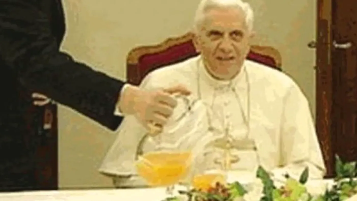 Bucătarul papilor spune preferințele culinare ale Papei Ioan Paul al II-lea și al Papei Francisc. „Îi plăcea să aibă o tavă cu fructe de sezon în mijlocul mesei”