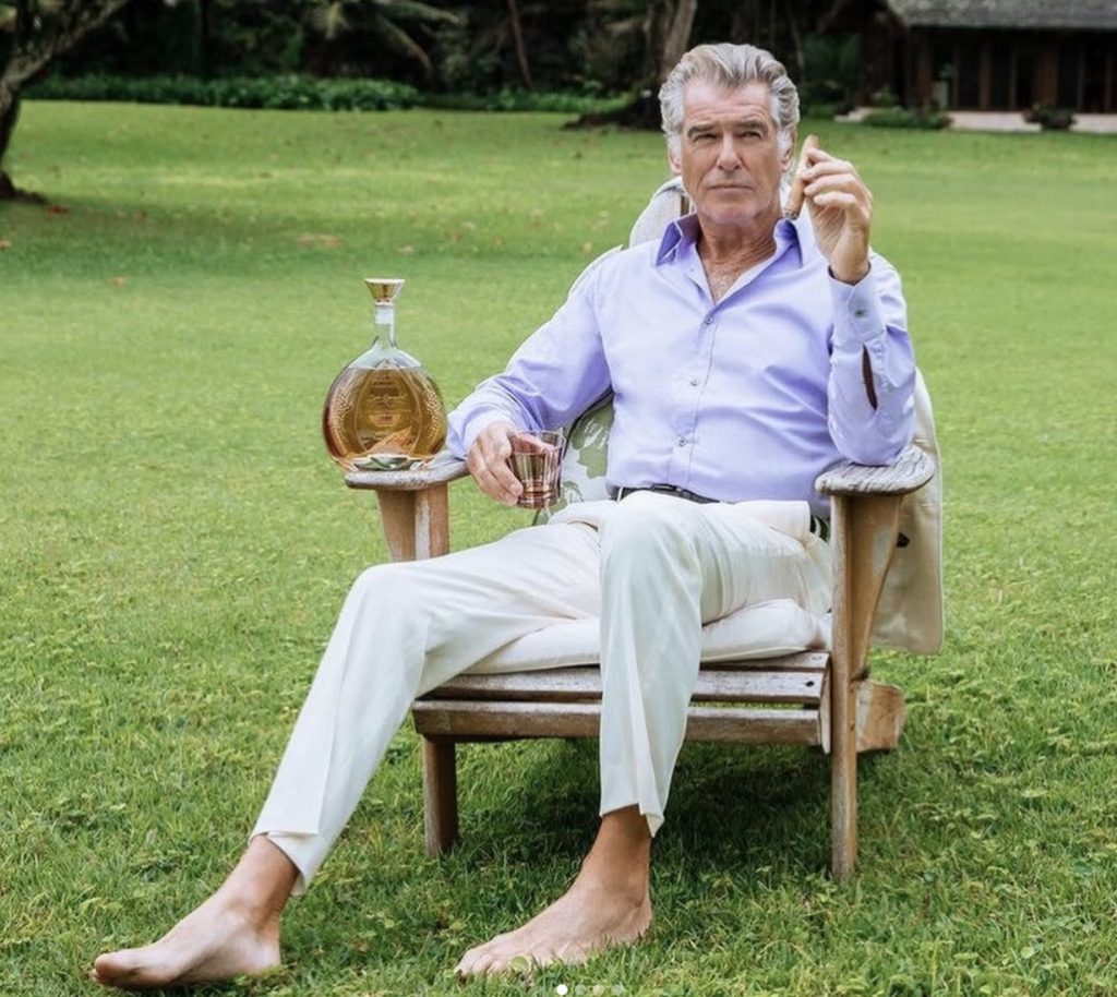 Sătulă de critici, soția lui Pierce Brosnan a luat o decizie. Transformarea femeii este uluitoare