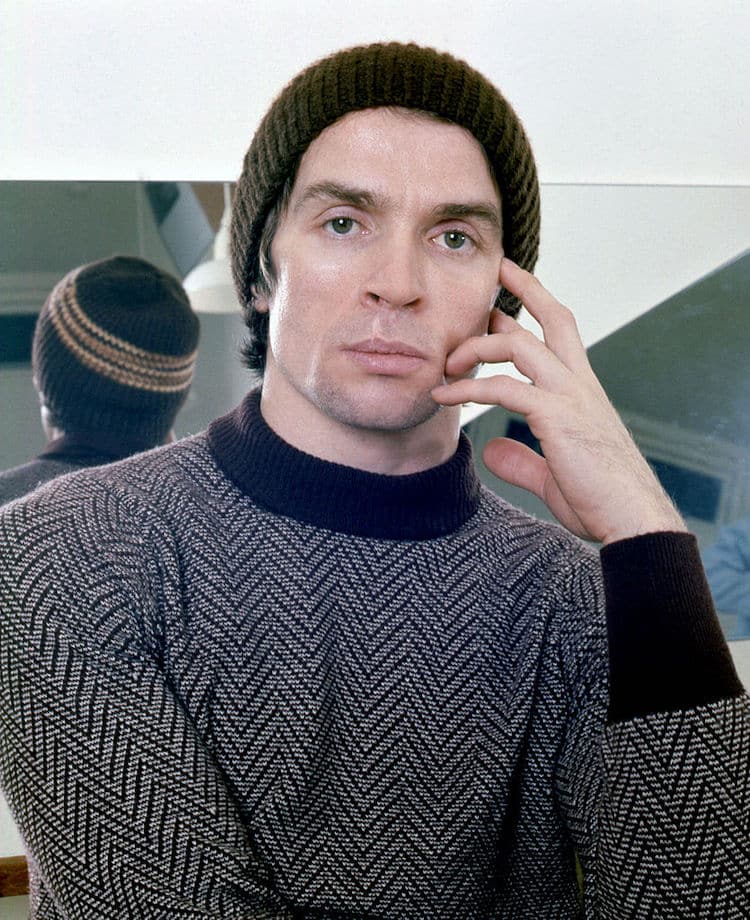 Rudolf Nureyev, balerinul care a fugit de KGB și a făcut istorie. Povestea vieții și mormântul unic ce reflectă ultima sa dorință 