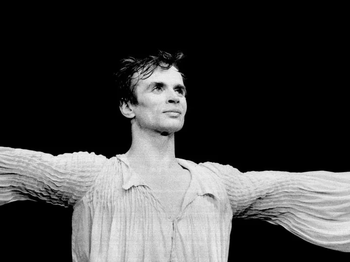 Rudolf Nureyev, balerinul care a fugit de KGB și a făcut istorie. Povestea vieții și mormântul unic ce reflectă ultima sa dorință