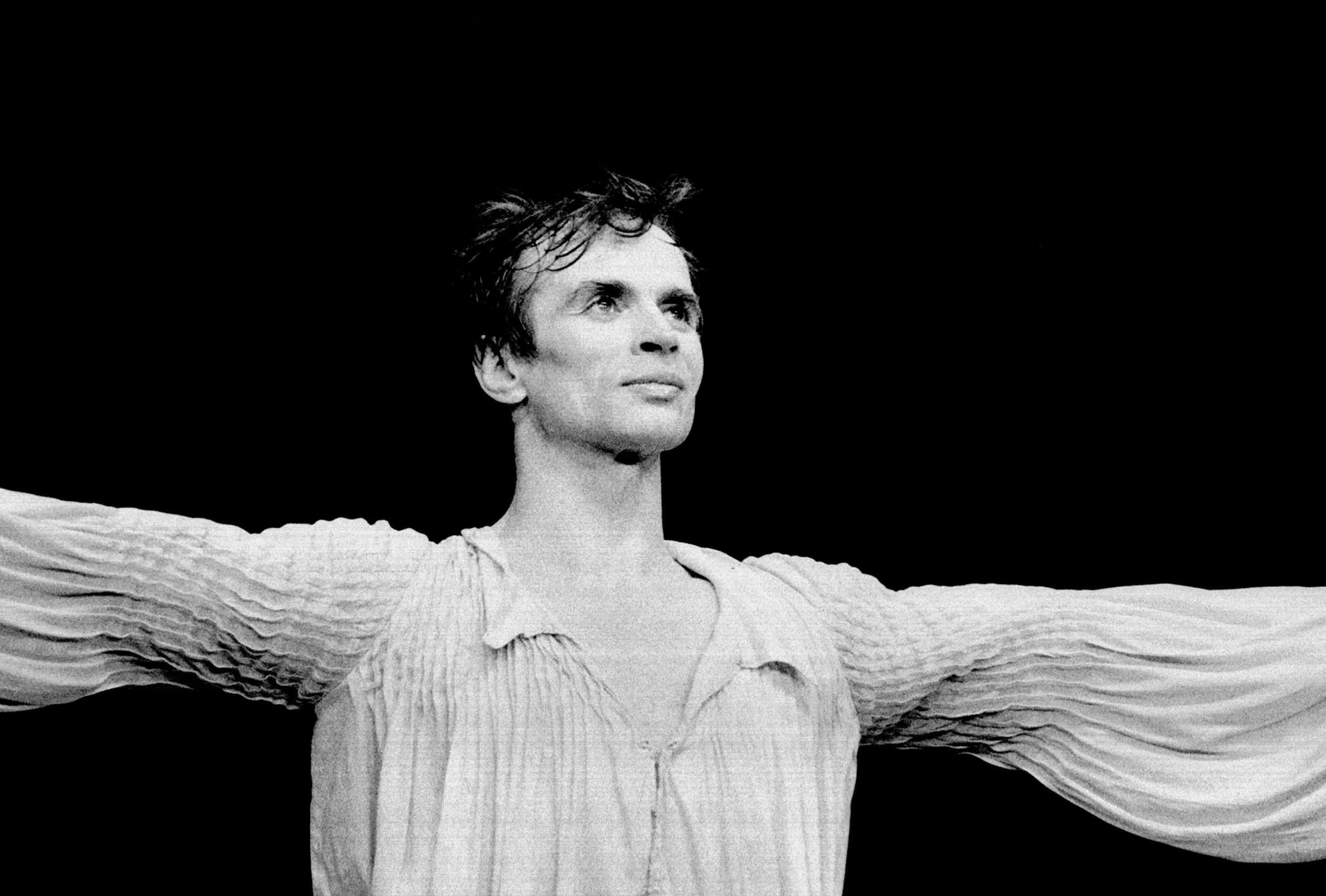 Rudolf Nureyev, balerinul care a fugit de KGB și a făcut istorie. Povestea vieții și mormântul unic ce reflectă ultima sa dorință