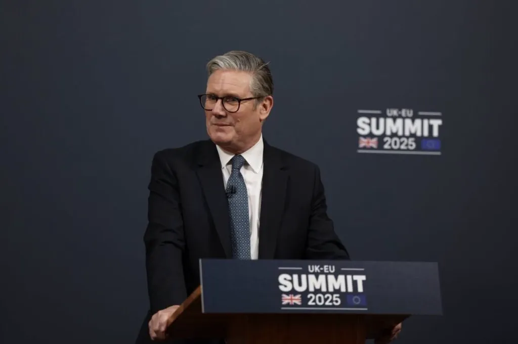 Românul arestat pentru că a incendiat casa ministrului britanic Keir Starmer, atitudine arogantă față de autorități. Și-a dezvăluit planul măreț
