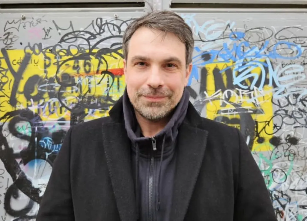 După scandalul cu fosta soție, actorul Alexandru Papadopol are treabă cu soțul Andei Adam. Primele informații au devenit publice