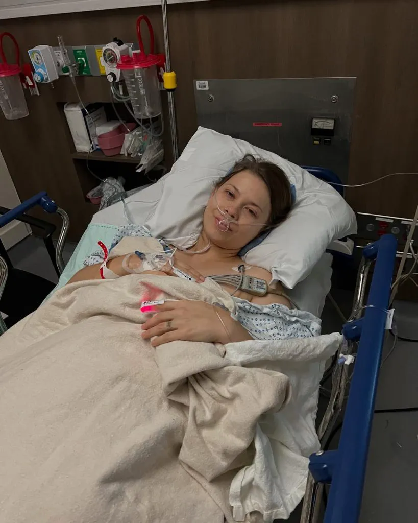 Fiica lui Steve Irwin, The Crocodile Hunter, pe patul de spital. A suferit o intervenție de urgență