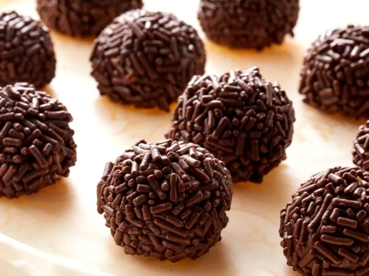 Bomboanele Brigadeiro, cel mai apreciat desert al Braziliei. Rețeta e delicioasă și are o poveste interesantă