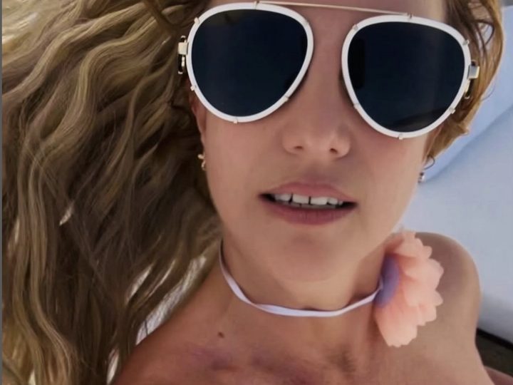 Britney Spears s-a dat în stambă și a provocat panică la bordul unui avion privat. Au intervenit autoritățile