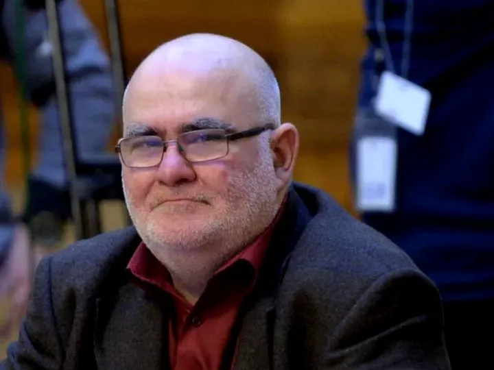 Profesorul Alfred Bulai, atacat din toate părțile. După acuzațiile de agresiune, SNSPA îi cere bani grei