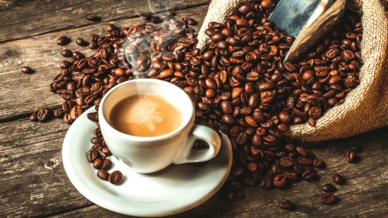 Cafeaua: de la „băutura diavolului”, la preferata cardinalilor de la Vatican. Au și o cafenea unde se răsfață cu cele mai bune licori