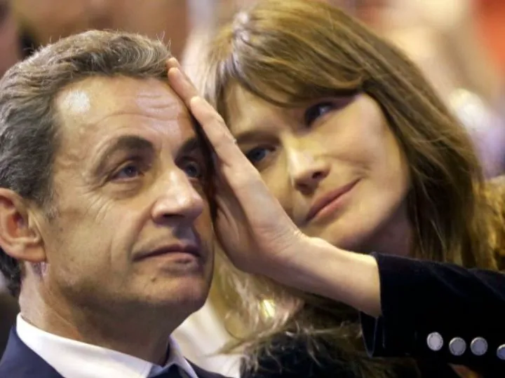 Carla Bruni dansează și își declară iubirea pentru Sarkozy: „Sunt multe râuri, dar le trecem împreună”